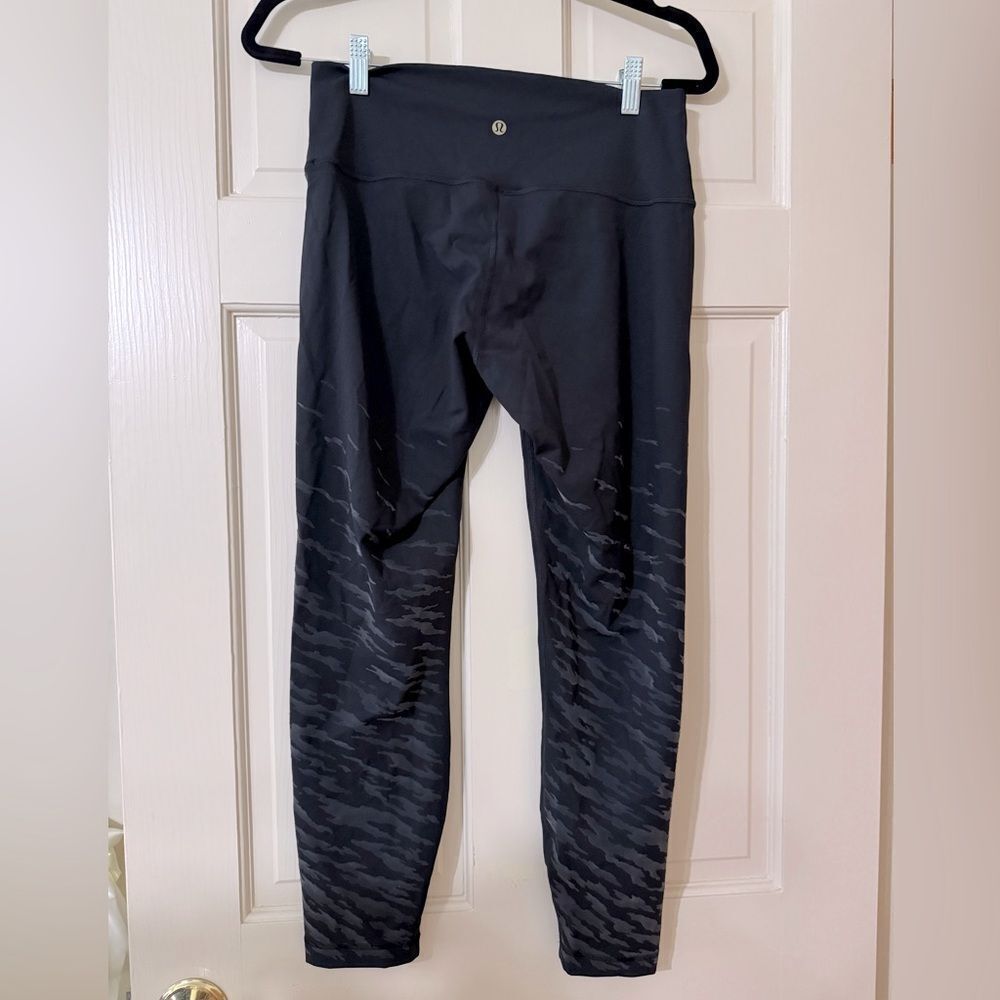 Women’s LuLuLemon Leggings Sz 10 - Picture 2 of 3